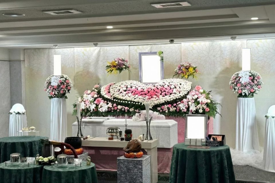セレモニーネクストで行った葬儀の高品質な生花祭壇